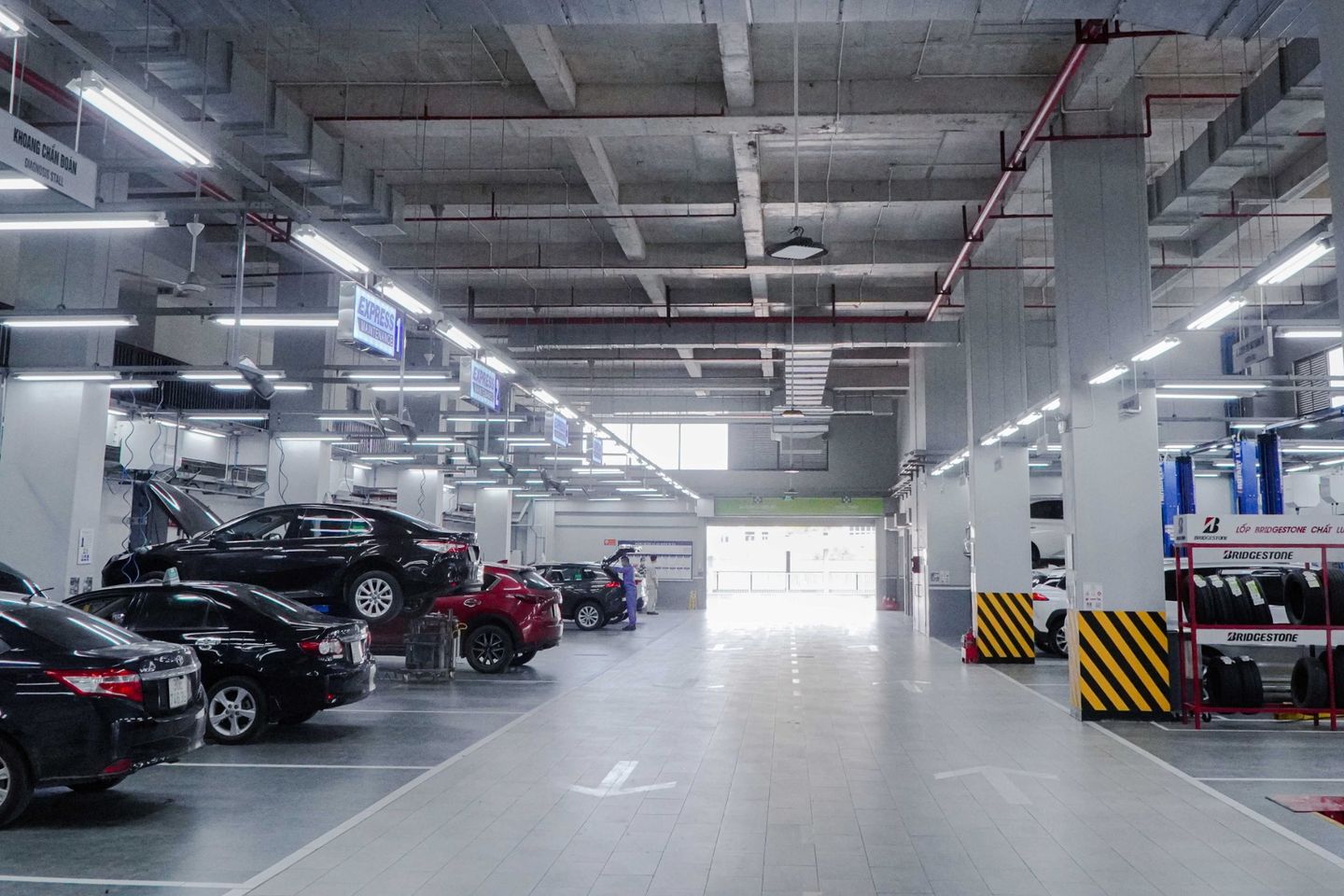 Cơ sở vật chất trang thiết bị xưởng dịch vụ hoàn toàn mới